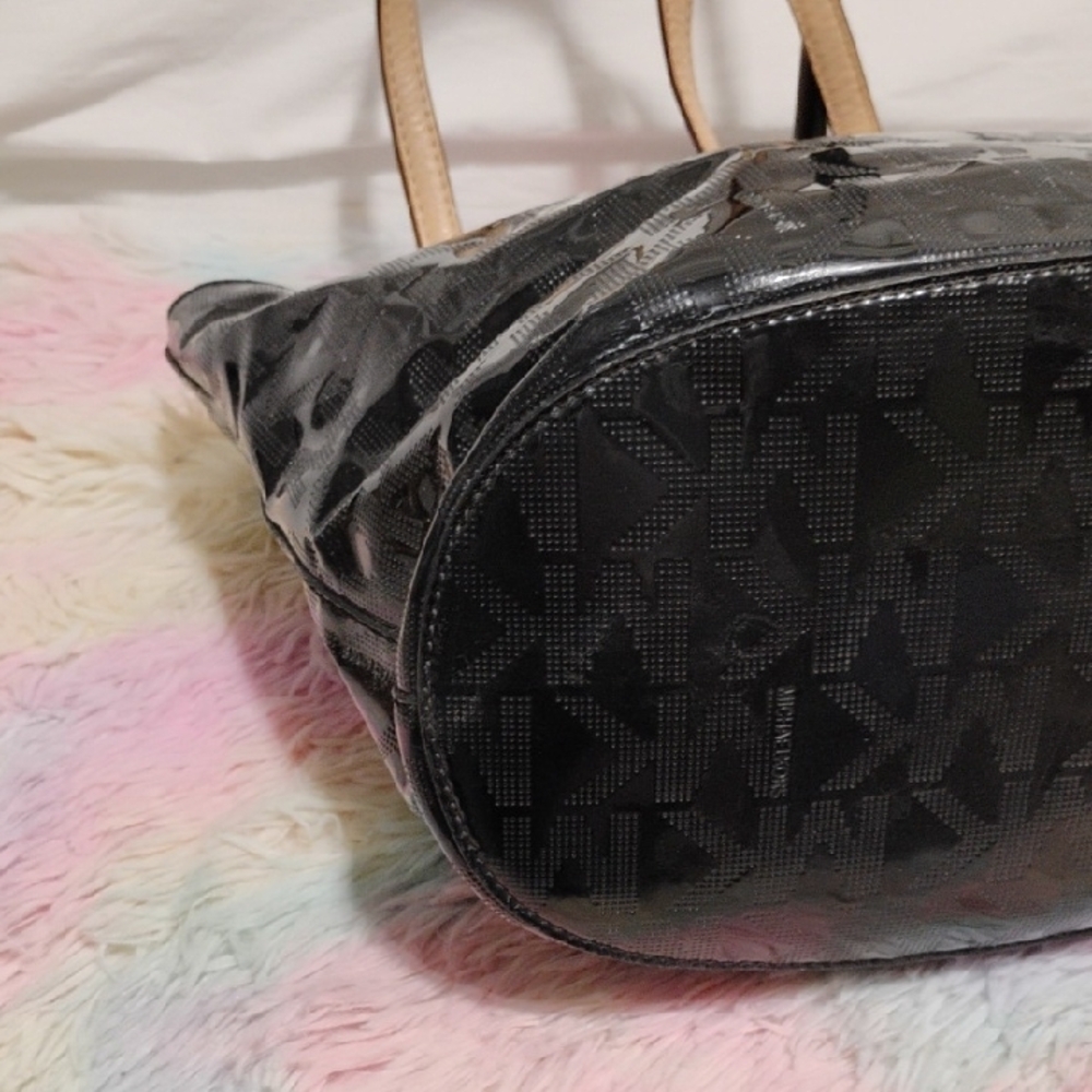 Authentic Michael Kors Black & Tan Jet Set Patent Tote W Glossy Finish - Picture 7 of 13